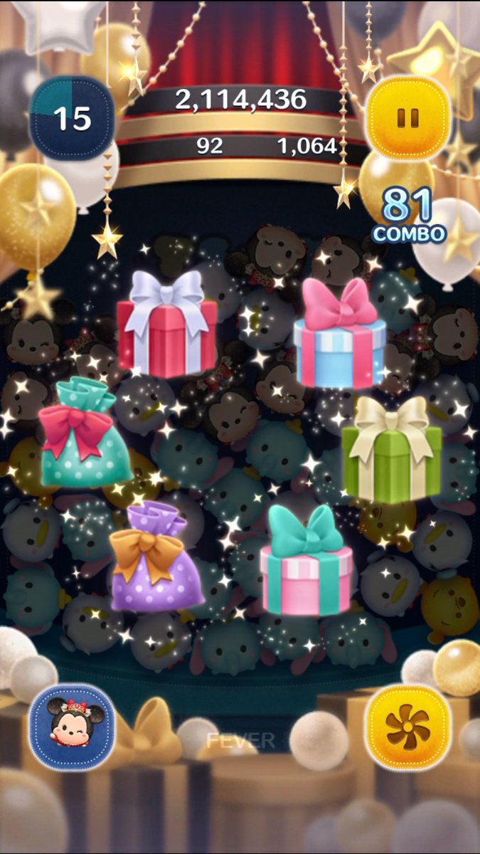 ティアラミニー＋のスキル発動シーン、プレゼントが周囲のツムを消す様子