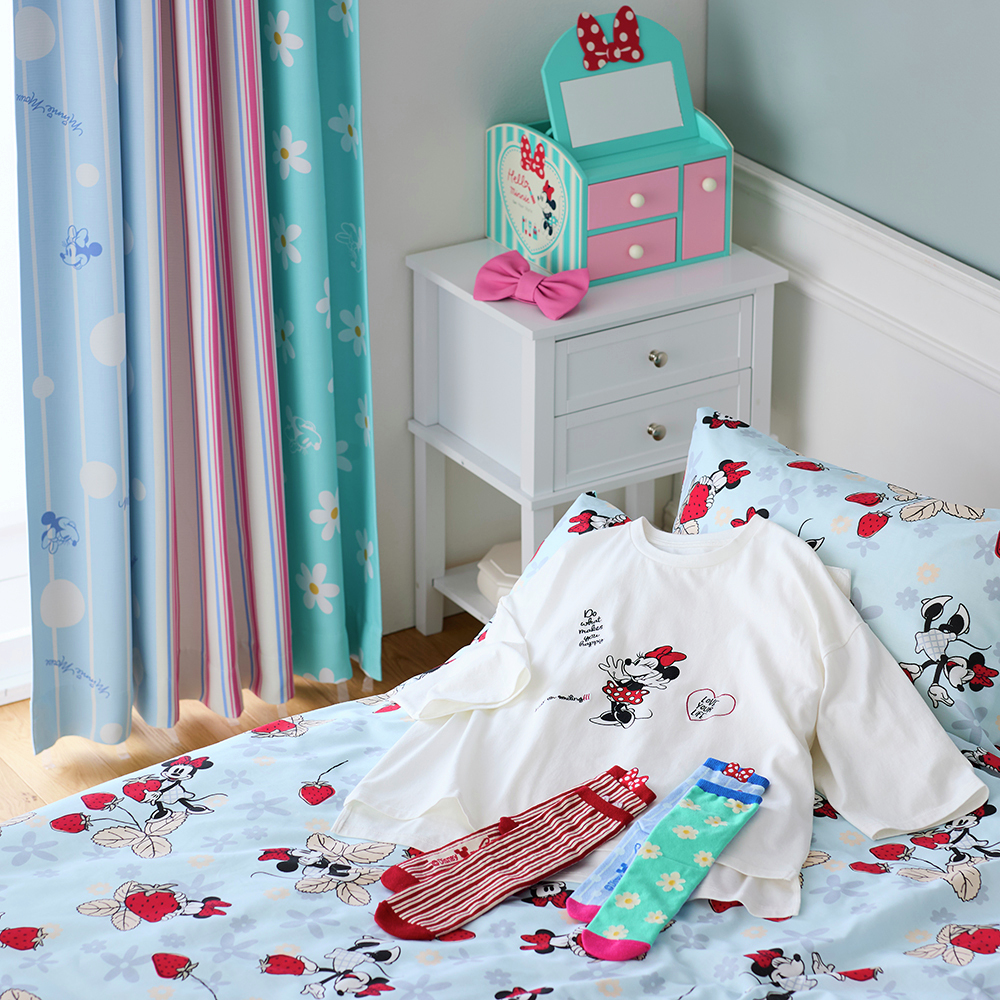 ベルメゾンのミニーモチーフのインテリアグッズとTシャツ